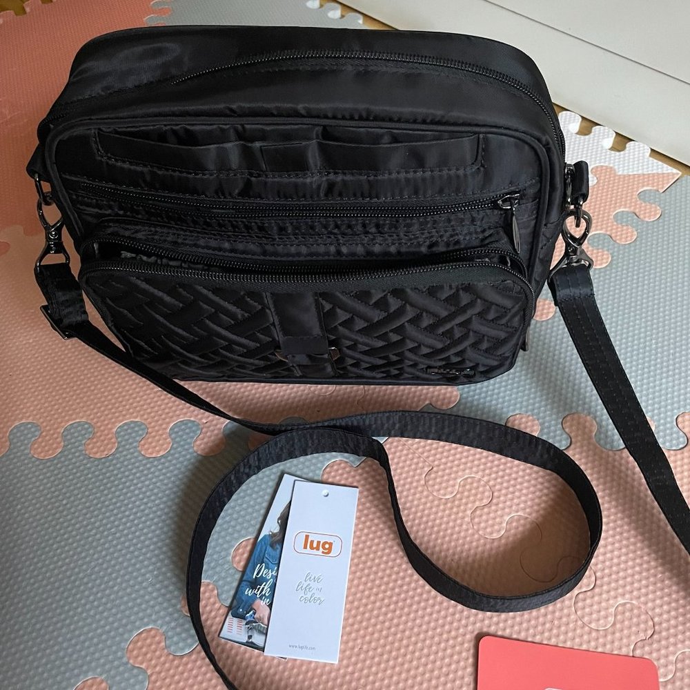 Lug Carousel XL Crossbody Bag (Midnight black)